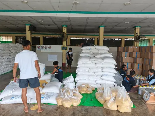 Food Distribution in Taungoo Photo 1
