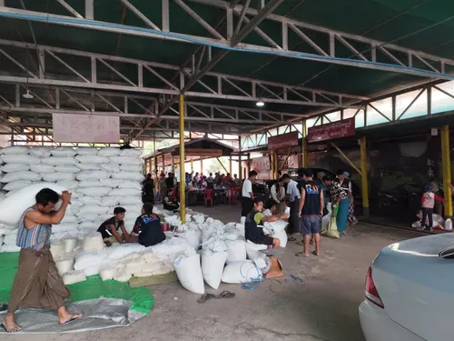 Food Distribution in Taungoo Photo 5